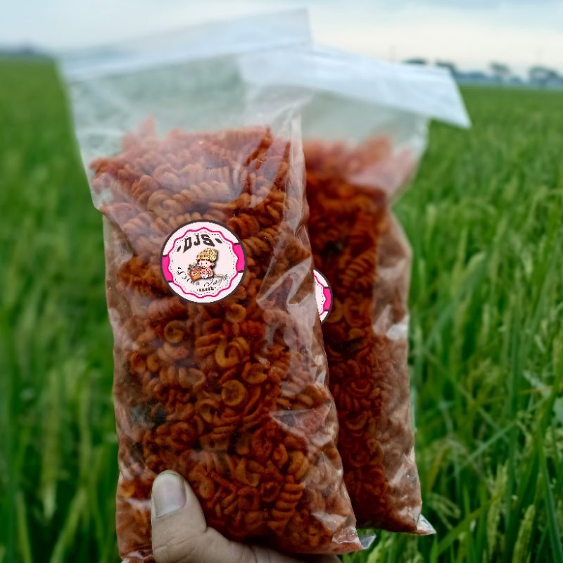 

Makaroni Sepiral Ulir Pedas Daun Jeruk Kemasan 250gram (DJS)
