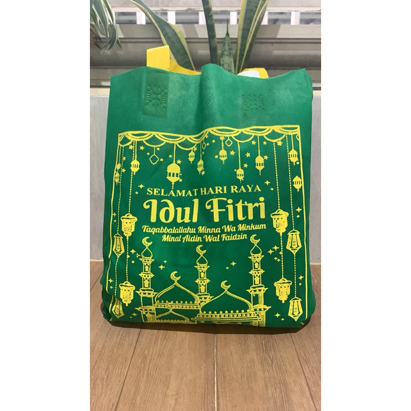 

HAMPERS PARCEL LEBARAN IDUL FITRI GOODIE BAG SEMBAKO