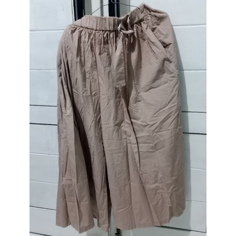 ( Preloved  ) CELANA KARGO KULOT BAHAN LICIN NEW PRODUK