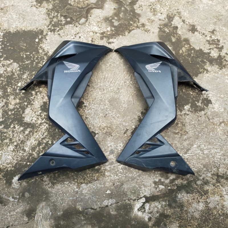 Sepasang Body Bodi Cover Sayap Depan Bagian Kiri & Kanan Fairing Honda Supra GTR 150 Warna Hitam Dof