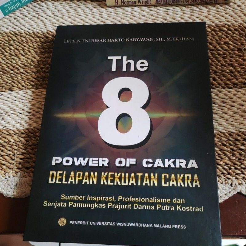 Buku DELAPAN KEKUATAN CAKRA - LETJEN TNI HARTO KARYAWAN  Original Preloved
