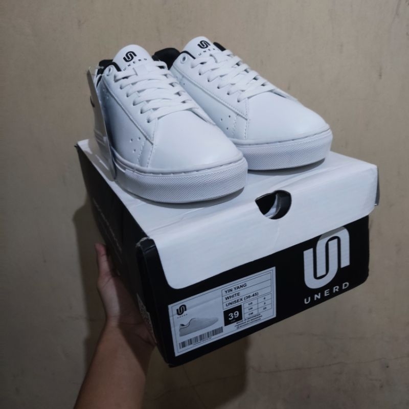 Sepatu Unerd Yin Yang Putih