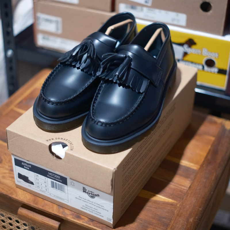 Sepatu Dr. Martens Adrian Tassel Black Polish