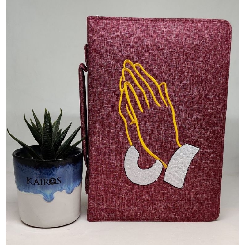 

SAMPUL ALKITAB SEDANG MOTIF " TANGAN BERDOA