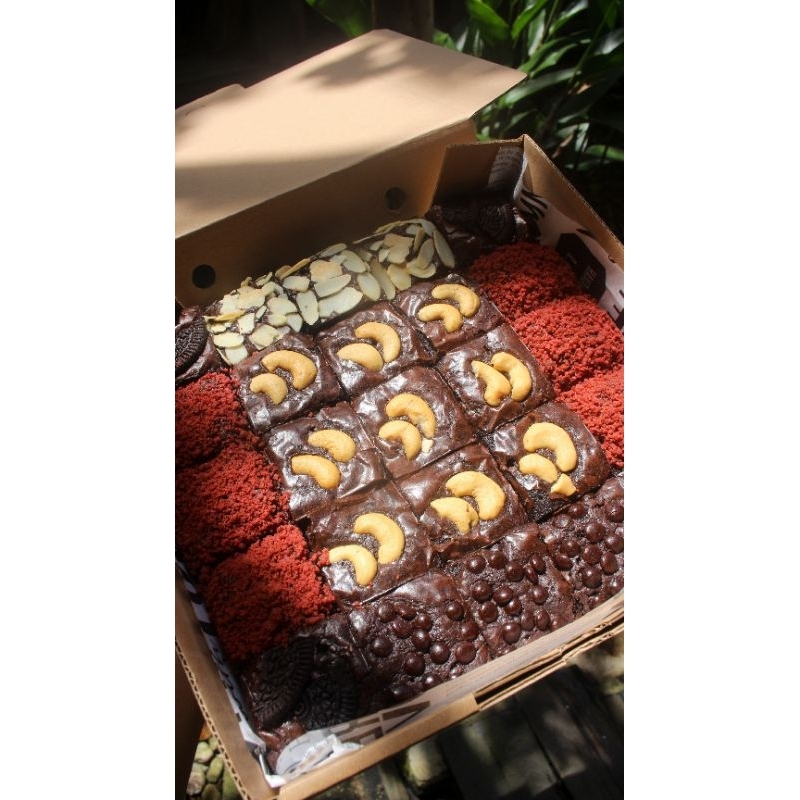 

FUDGY BROWNIES by Alf Brownies (20x20 isi 25 potong)