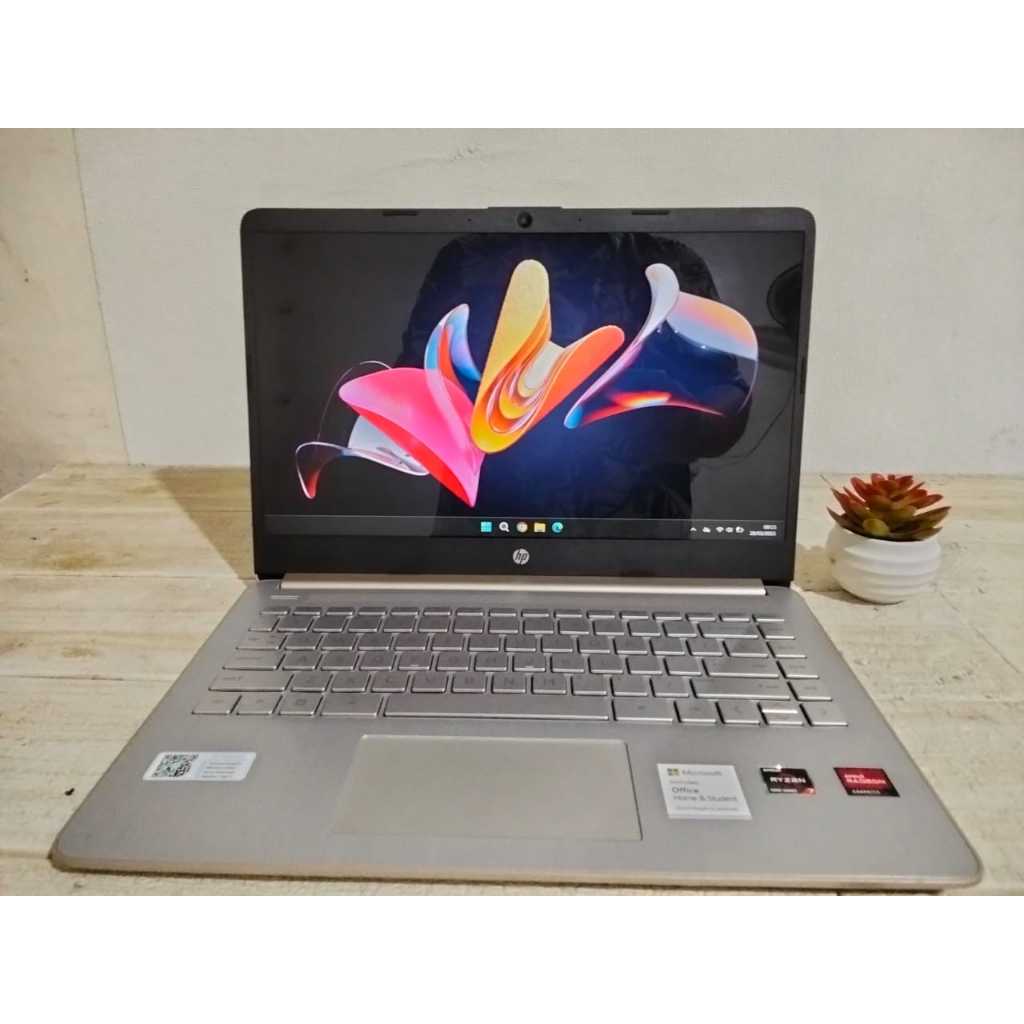 Laptop HP 14S FQ1037AU Ryzen 7 5700U RAM 8GB SSD 512GB 14"
