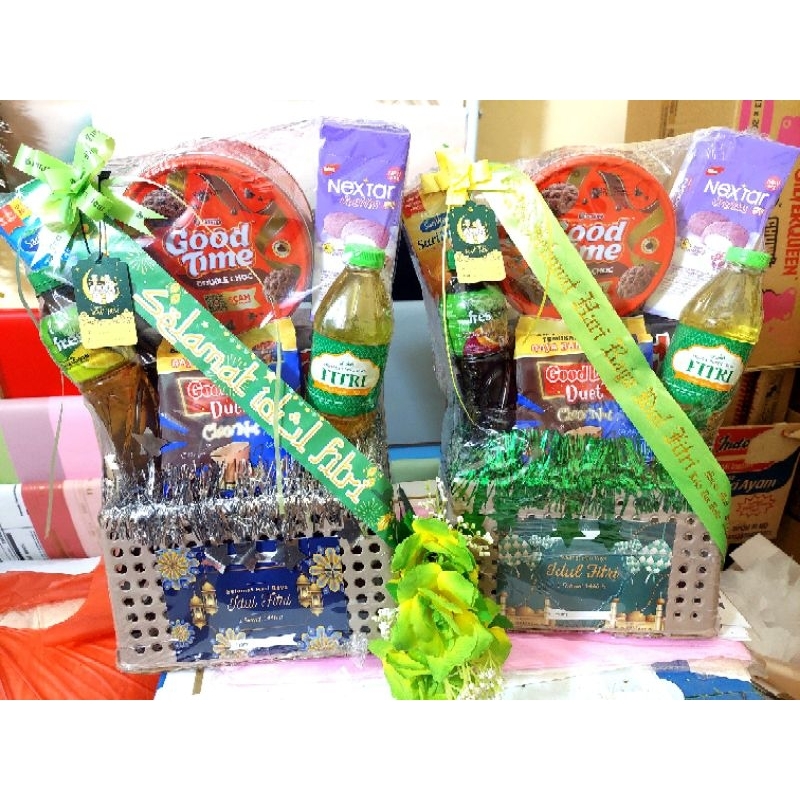 

Parcel Lebaran cantik isi 7 item.