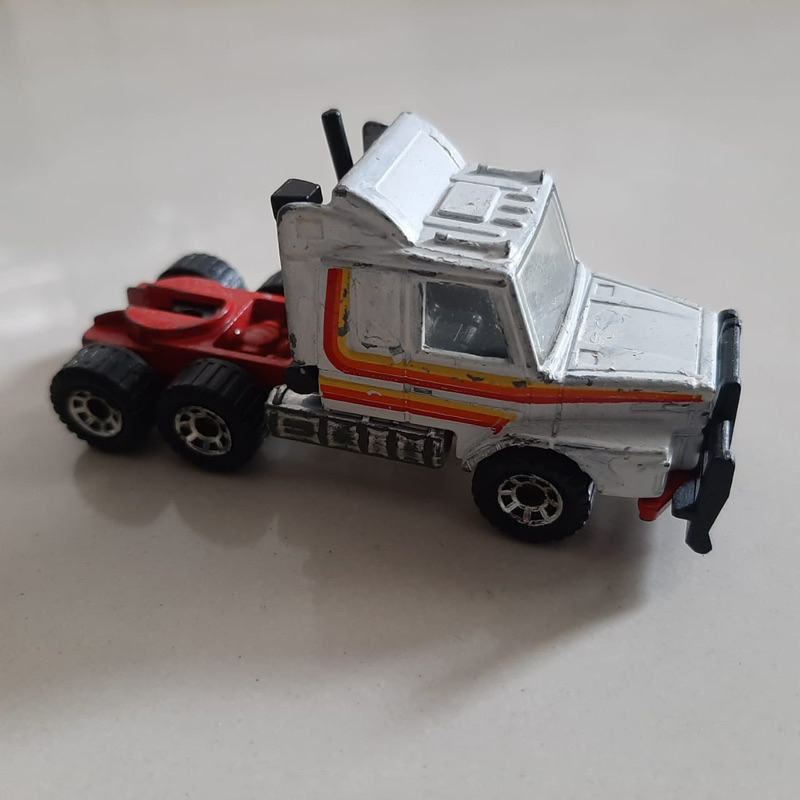 Matchbox Int'l Ltd made in Macau 1985, kepala truck trailer Scania T142 diecast model 1/87-1/72