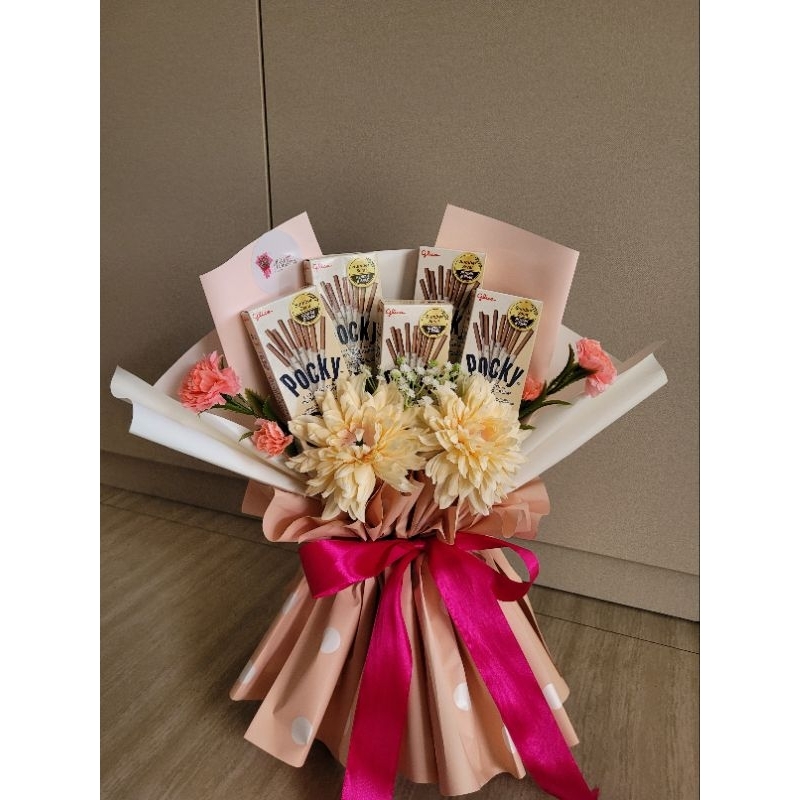 

Snack Bouquet with Artificial Flowers - Buket Bunga & Snack - Buket Snack Murah