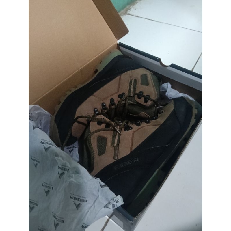 sepatu eiger