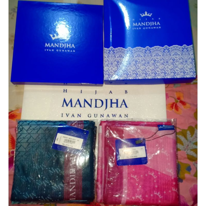 Mandjha 2 Pcs Motif Ivan Gunawan Fashion Original Scarf Hijab Perfect Grad Navy Monogram & Gradient 