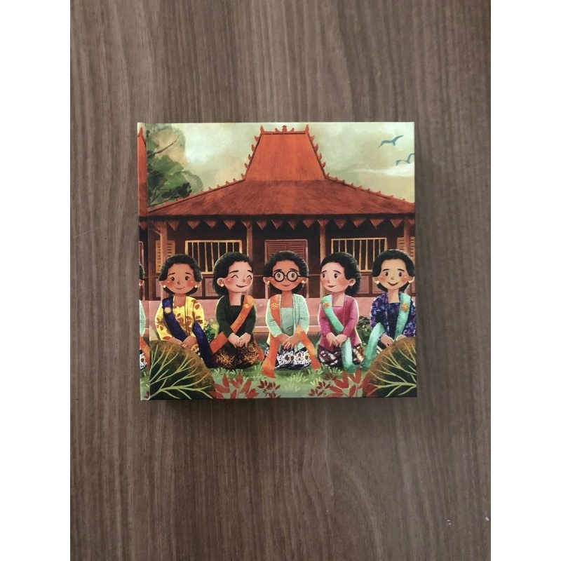 

Buku tulis Notebook buku catatan edisi budaya Nusantara Indonesia oleh-oleh kado hadiah souvenir khas Indonesia Notebook notebook edition of Indonesian culture souvenirs, gifts, souvenirs typical of Indonesia