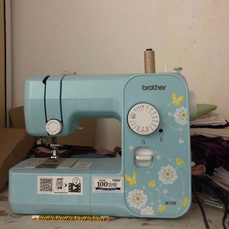 Mesin jahit portable Brother Jk17B