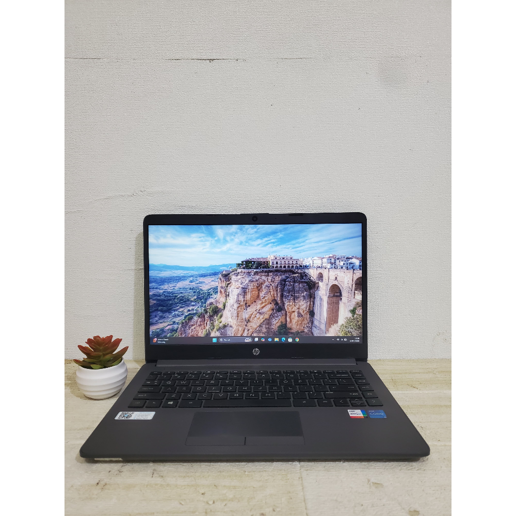 Laptop murah untuk teman kerja dan sekolah-Hp 240 G8-i5 11375G7 - Ram 8 Gb - Ssd 512 Gb