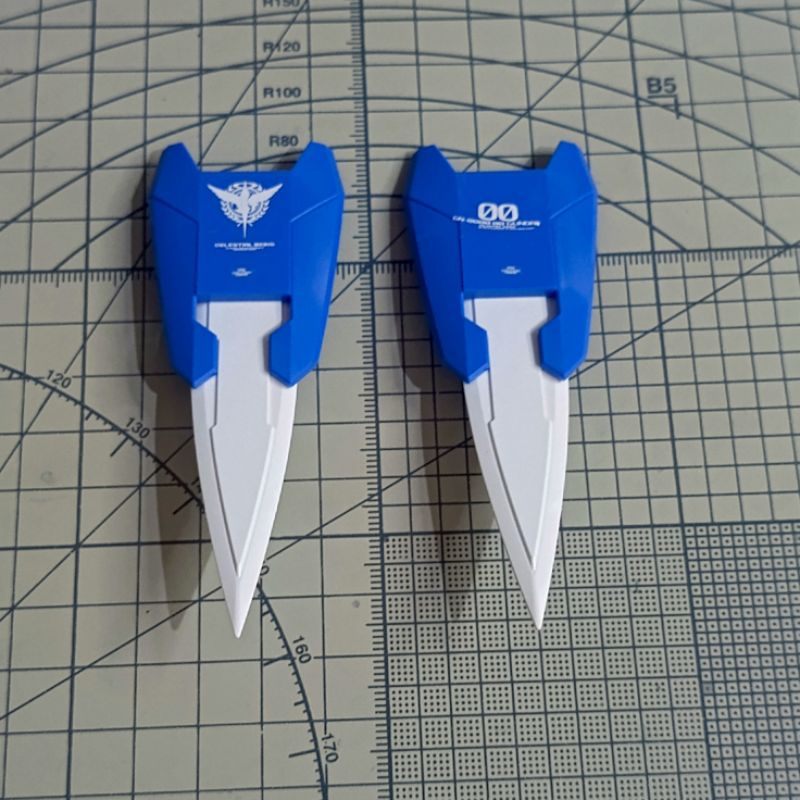 BANDAI MG 1/100 MASTER GRADE GUNDAM OO 00 XN RAISER/SEVEN SWORD/G GN SHIELD