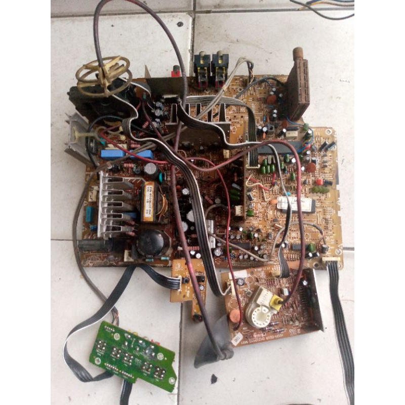 Mesin TV tabung 21inc merk Polytron, gembling