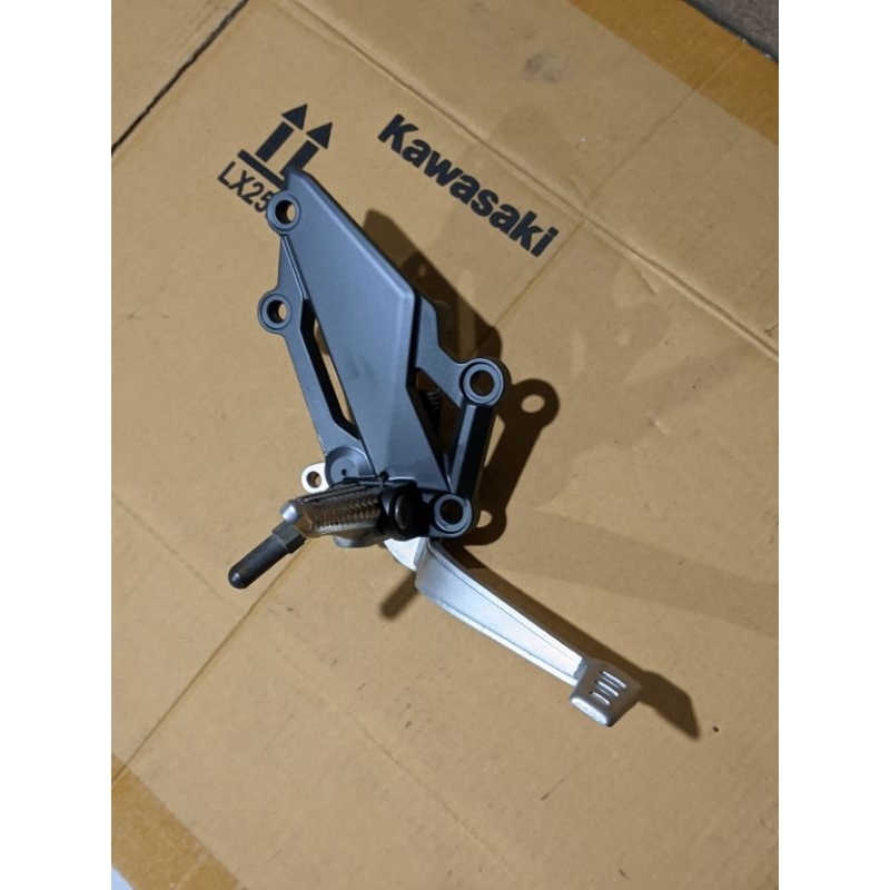 footstep postep pijakan depan Ninja 250 FI z250 Fi KANAN original