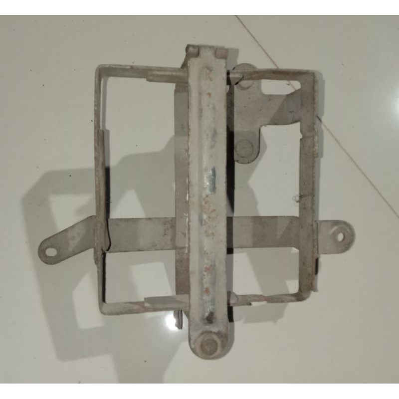 Pangkon dudukan aki Tiger lama Tiger revo