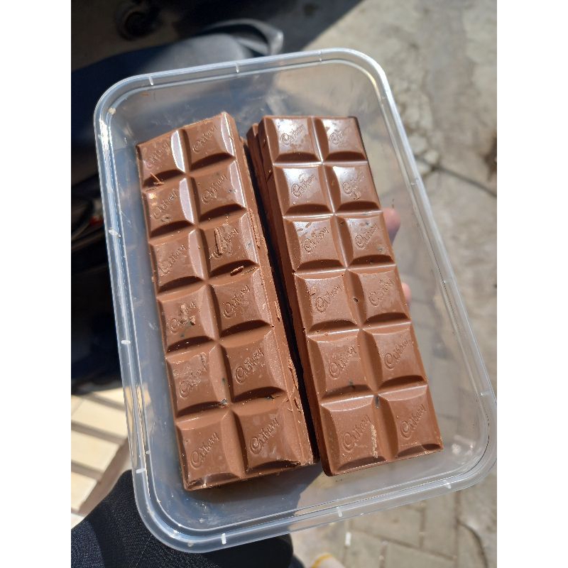 

COKELAT CADBURY BOX ISI 8 PCS GROSIR
