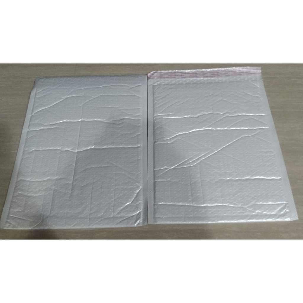 

Bubble Mailer/ Amplop Bubble Ukuran 25x35 Warna Putih Jual PerPcs