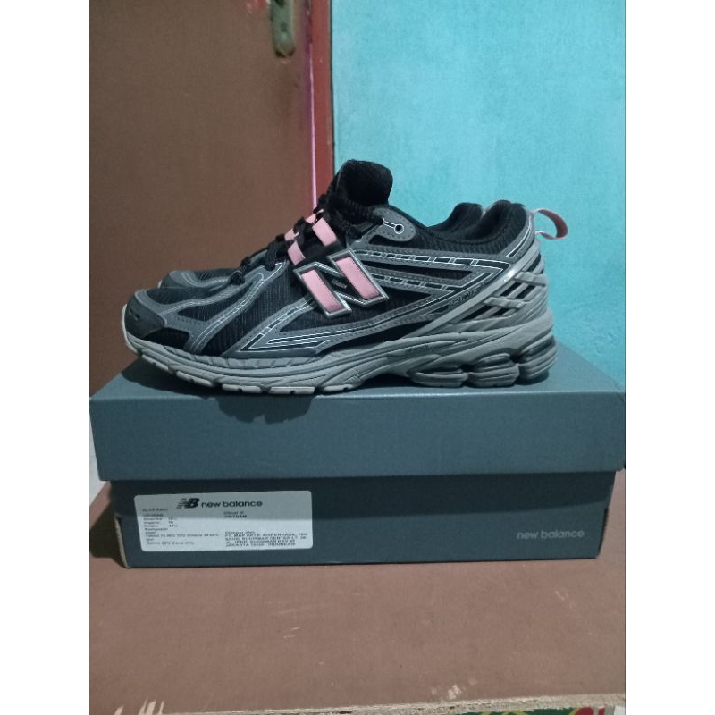 New Balance Dusty Pink Black Moon