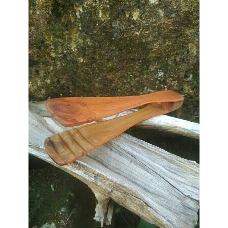 Capitan penggorengan kayu jati / pencapit kayu jati tua