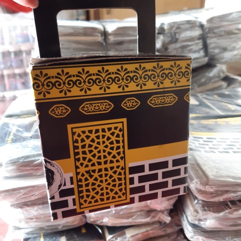 

1 pack isi 20pcs Box/ dus kotak kosong oleh oleh haji dan umroh bentuk Kabah