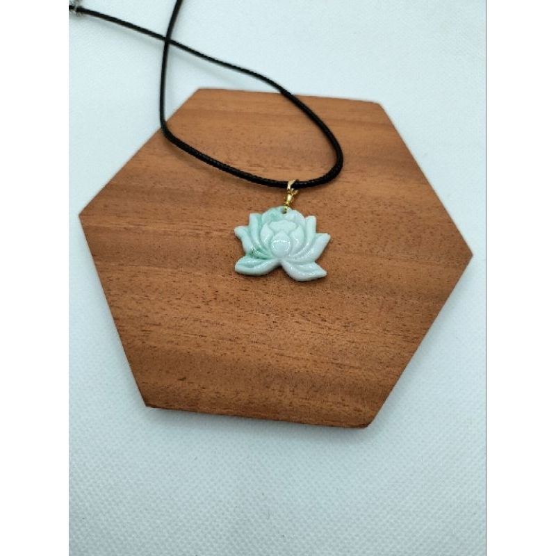 Giok Burma Lotus Jade Pendant (jadeite)