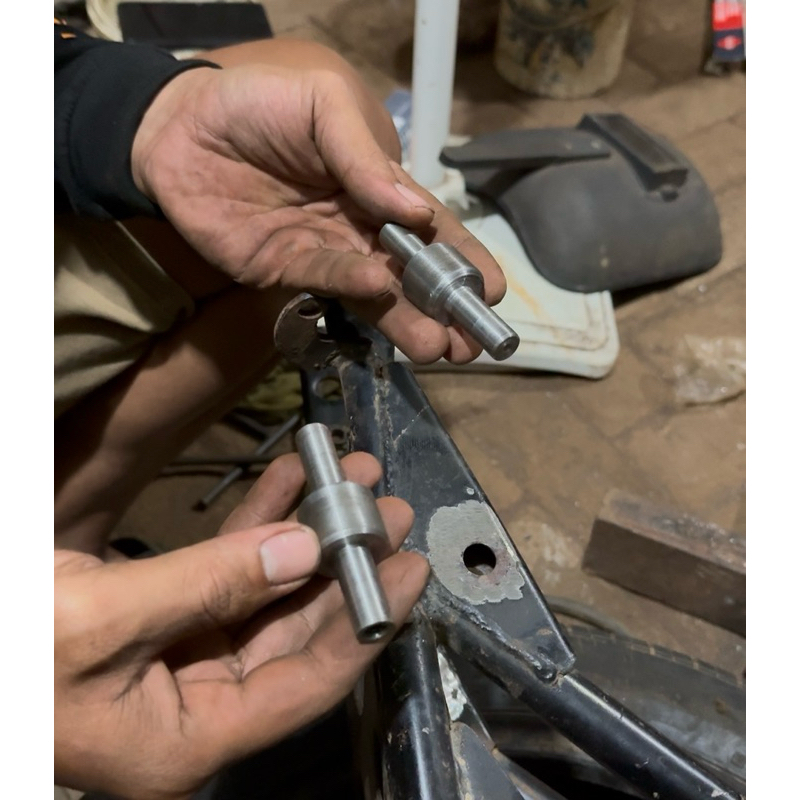 dudukan skok belakang bagian atas gl 100