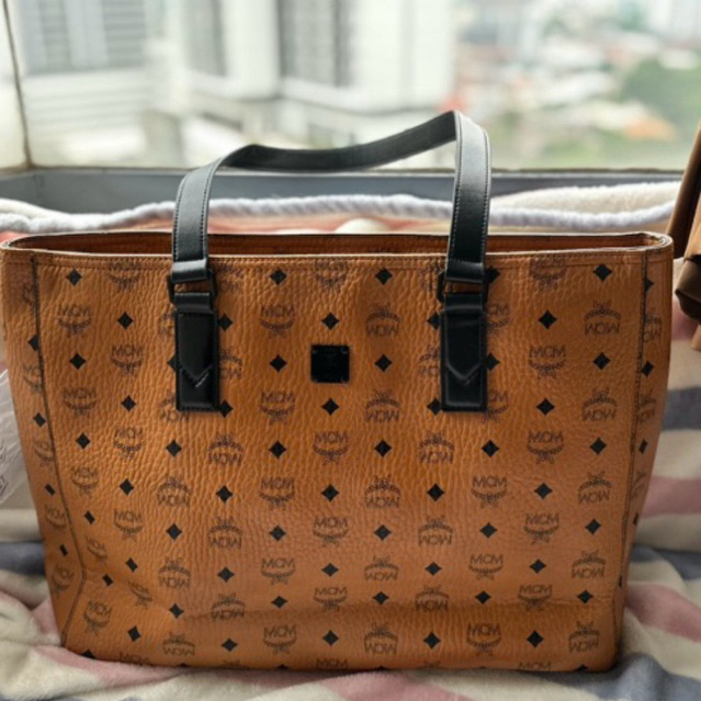 Jual tas *MCM* Large Klassik Shopper in Cognac Visetos and Nappa Leather Tote Bag