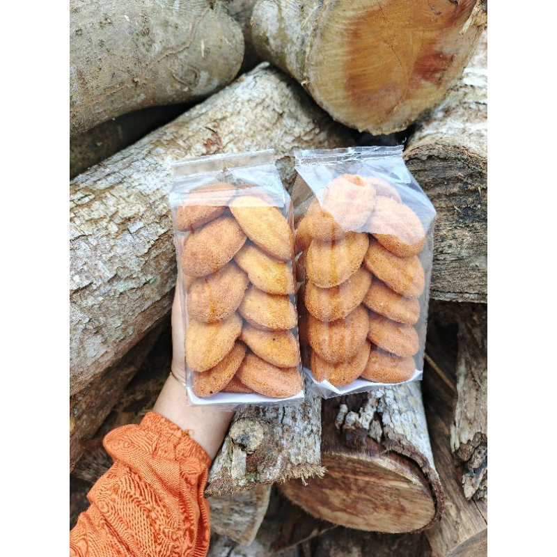 

BOLU KERING WITH BUTTER KUE KELEMBEN KHAS SNACK ASSOY MANIS BUTTERMILK
