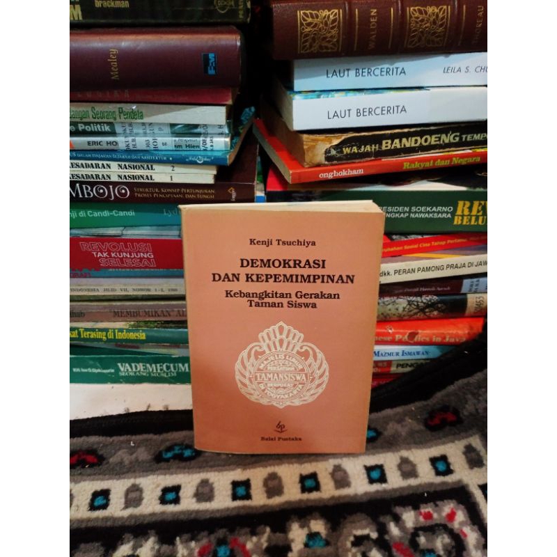 Demokrasi dan kepemimpinan kebangkitan gerakan taman siswa