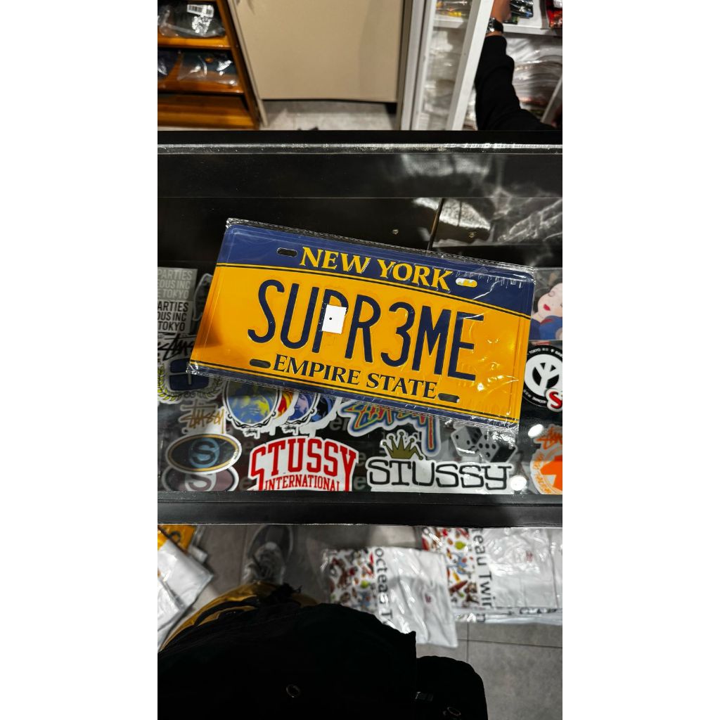 SUPREME - LICENSE PLATE SS25