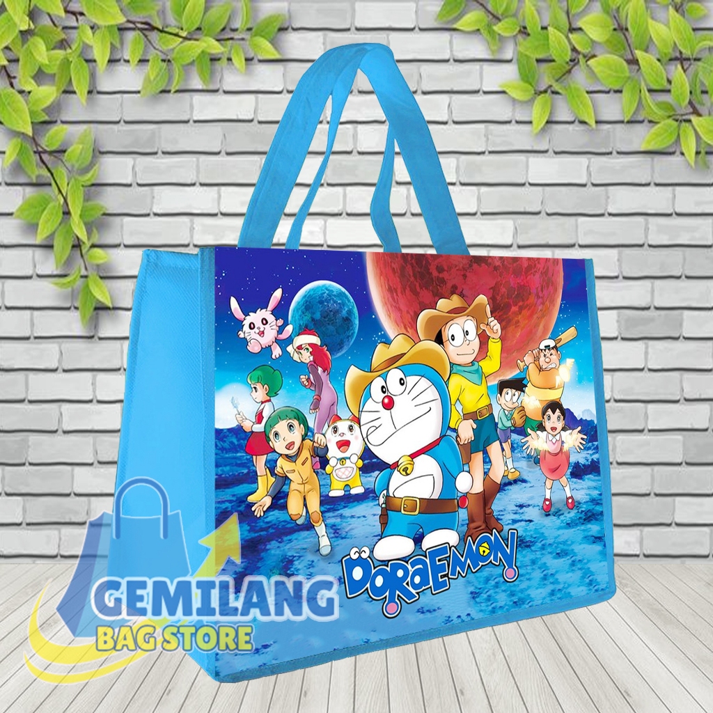 

READY STOK Tas Ulang Tahun Doraemon / Tas Ultah Ukuran KFC Snack / Tas Ultah Terlaris / Tas Ulang Tahun Anak / Goodie Bag Bingkisan Souvenir Anak Landscape 20x25x13 / Tas Khitanan / Tas Khajatan / Tas Bingkisan / Tas Doraemon / Tas Karakter