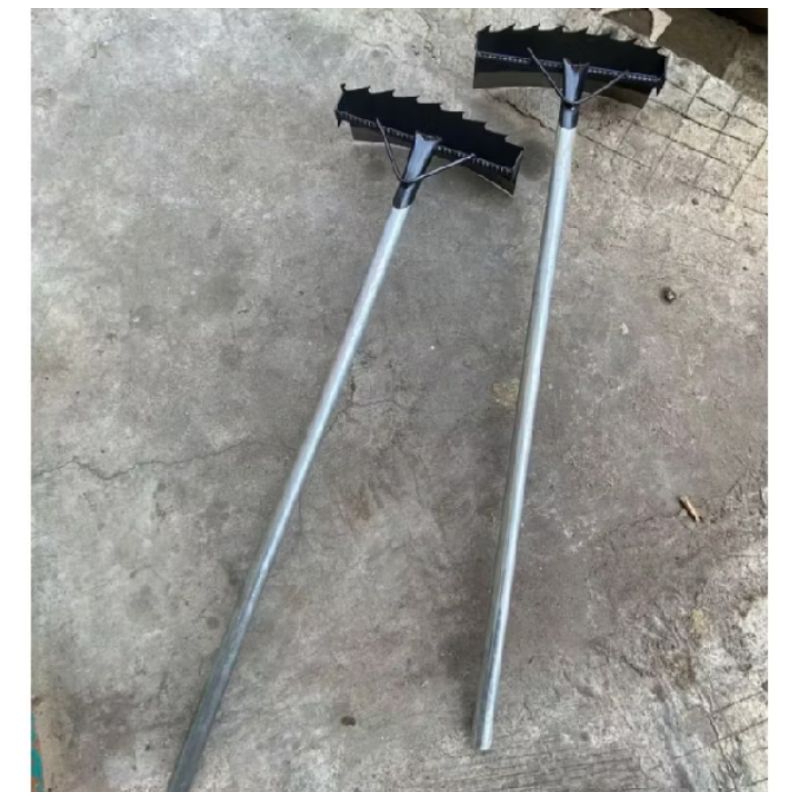 CANGKUL GULMA ALAT PEMBERSIH PEMOTONG GULMA Rumput Liar Kebun Sawit Baja Asli