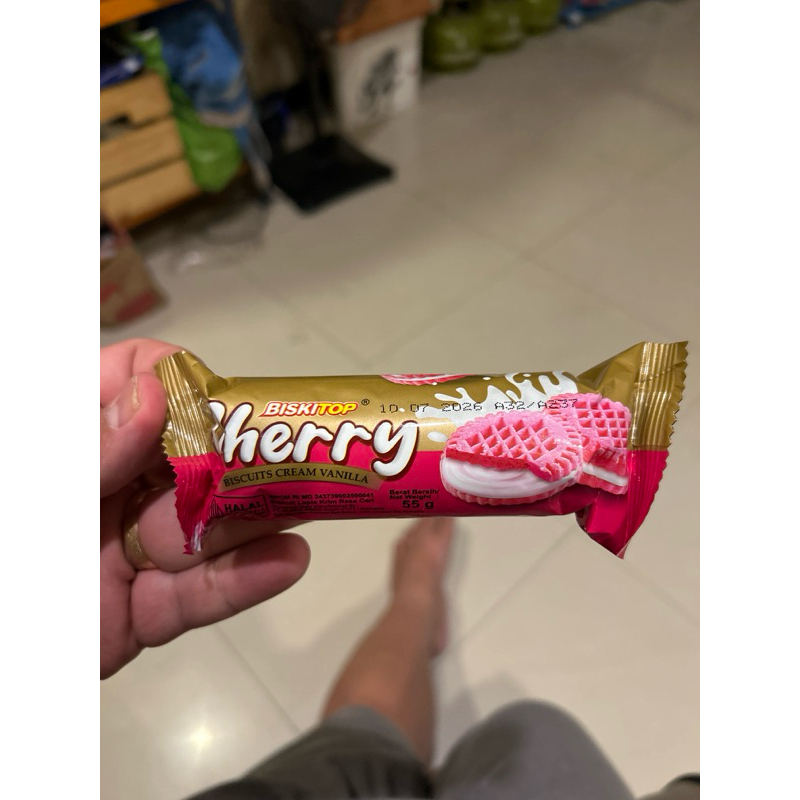 

Biskitop Cherry Biscuits cream Vanilla 55gram