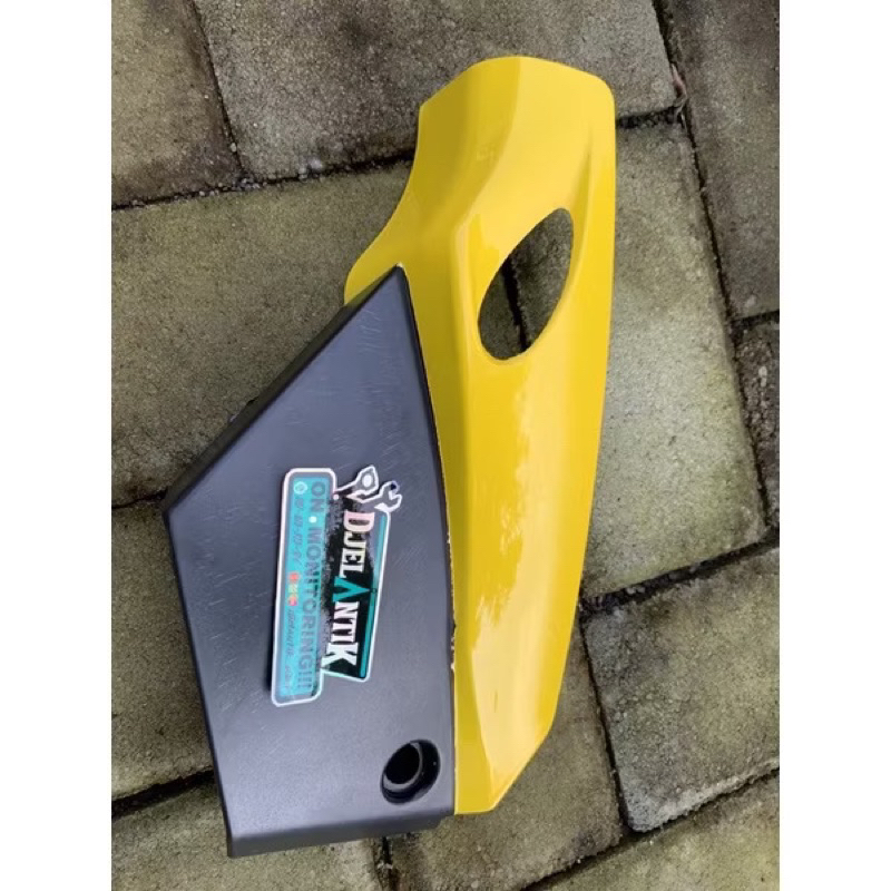 BOK AKI YAMAHA FIZ R COVER AKI FIZR TUTUP AKI FIZ VEGA LAMA WARNA KUNING