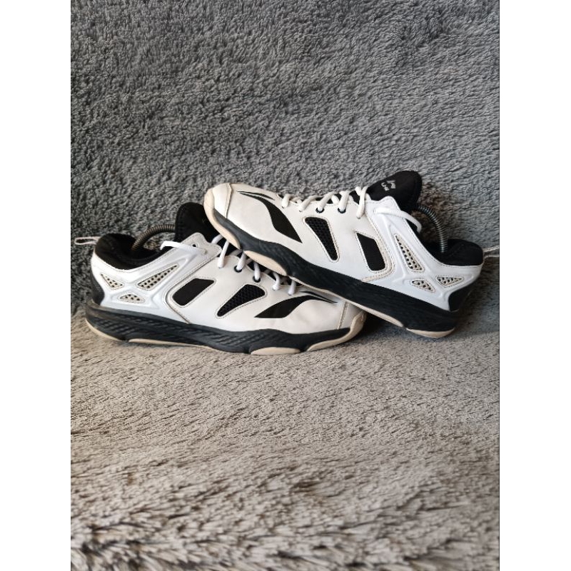 SEPATU BADMINTON LINING HITAM PUTIH SECOND ORIGINAL SIZE 43 PRIA