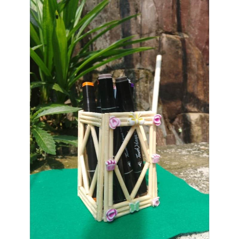 

tempat pensil unik dari sumplit untuk tugas sekolah - alat tulis