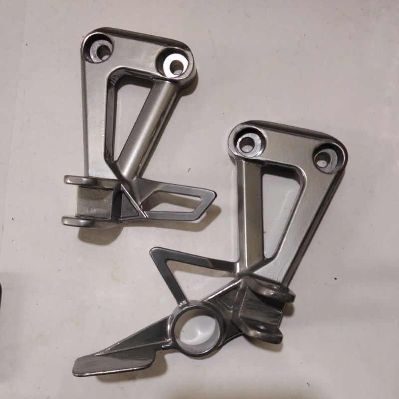 DUDUKAN STEP FOOTSTEP PIJAKAN KAKI BELAKANG SCORPIO / Z MERK YAMANO