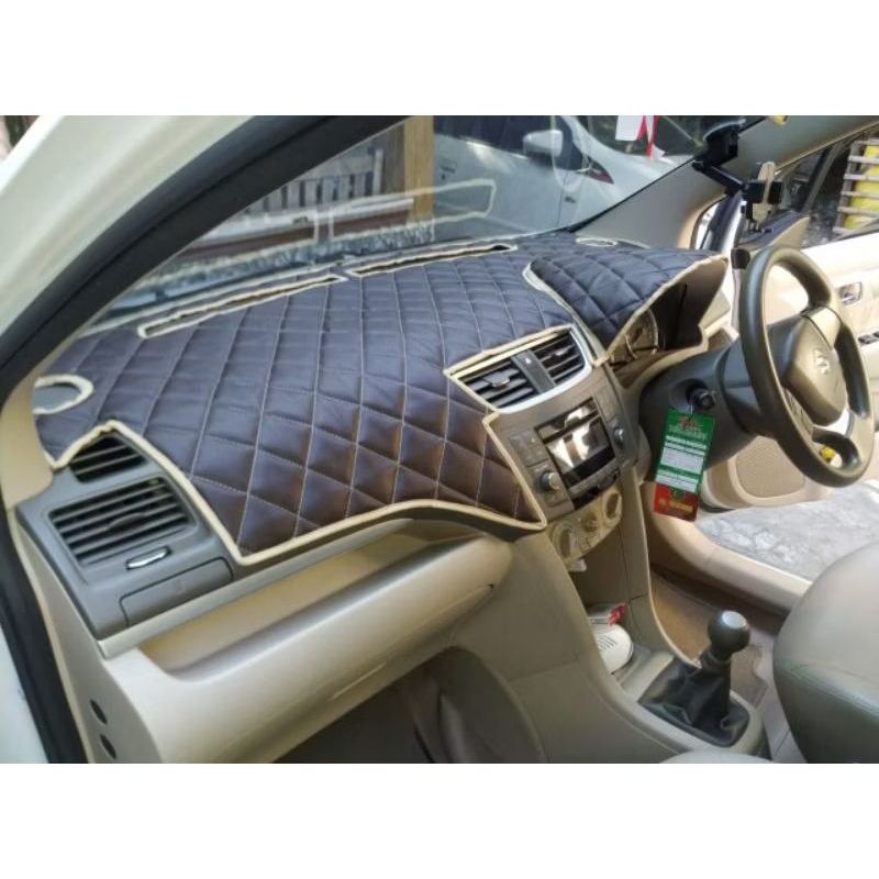 Alas Dashboard Mobil Ertiga Lama 2012/2017