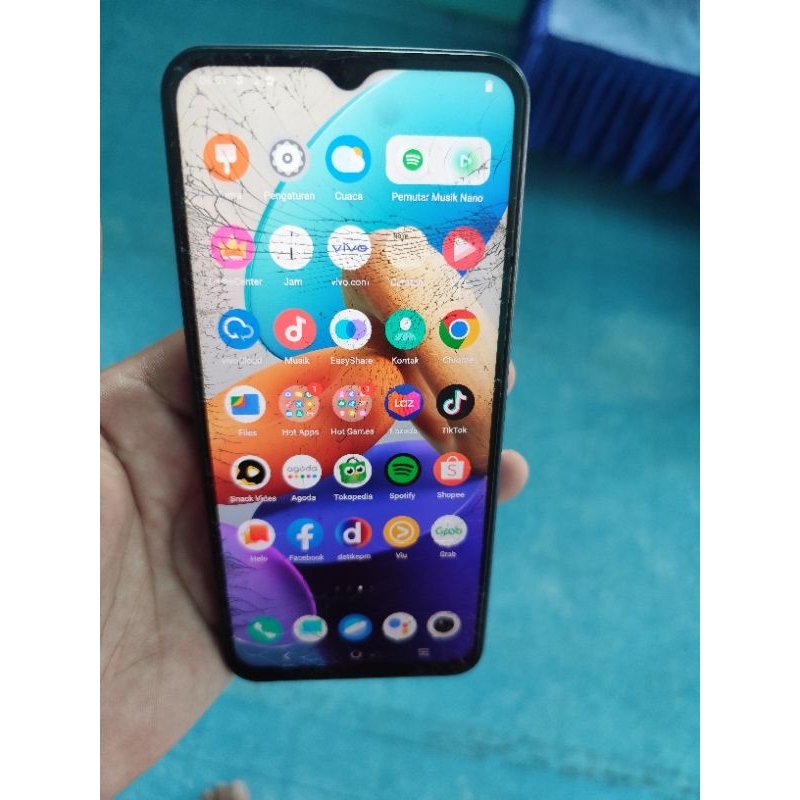 Vivo y35 ram 8/128 GB minus lcd retak pemakaian normal kamera jernih mesin segel