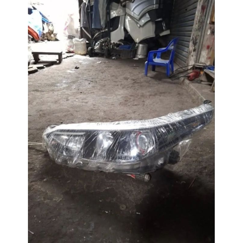 Headlamp Toyota Yaris 2017 - 2019 kiri