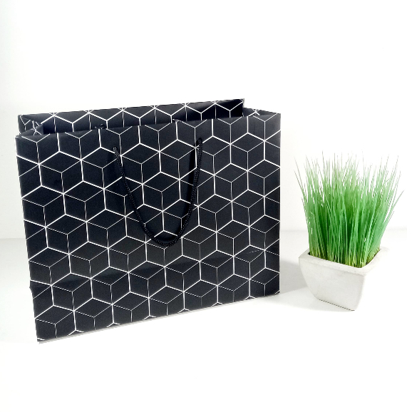 

Paperbag Motif Jala Uk. 32,5 x 25 x 14 cm