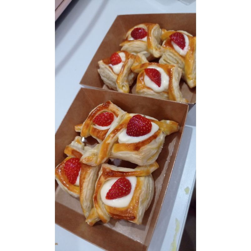 

PASTRY STRAWBERRY CREAM