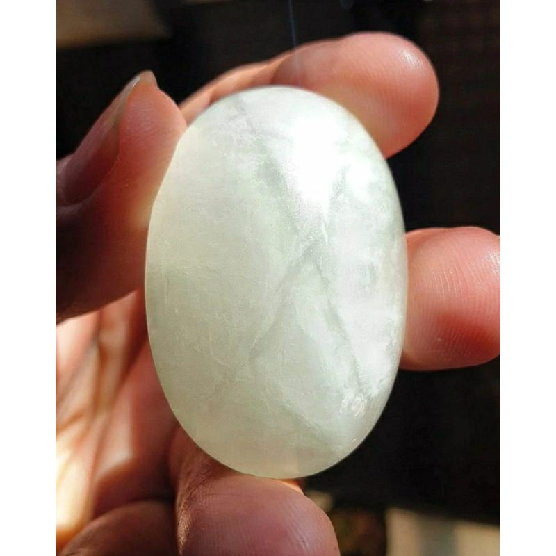 Natural batu idocrase putih srigunting