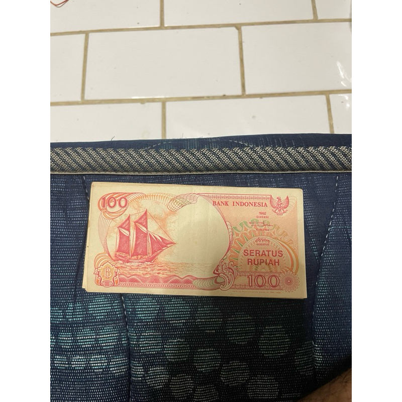 uang kertas kuno indonesia 100 Rupiah tahun 1992
