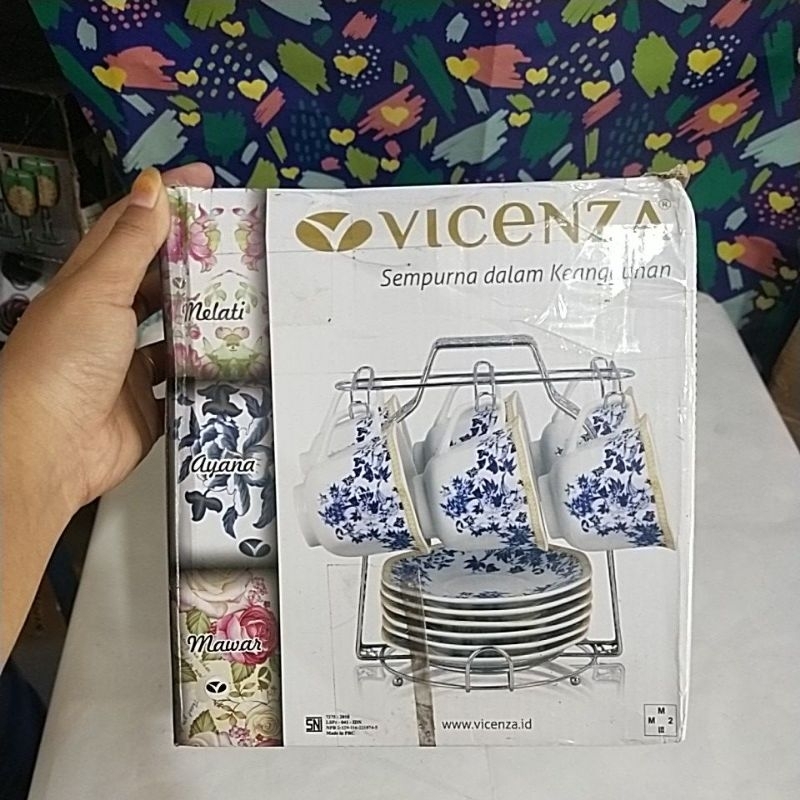 Cangkir dan Piring Set Vicenza Motif Mawar 1 Set