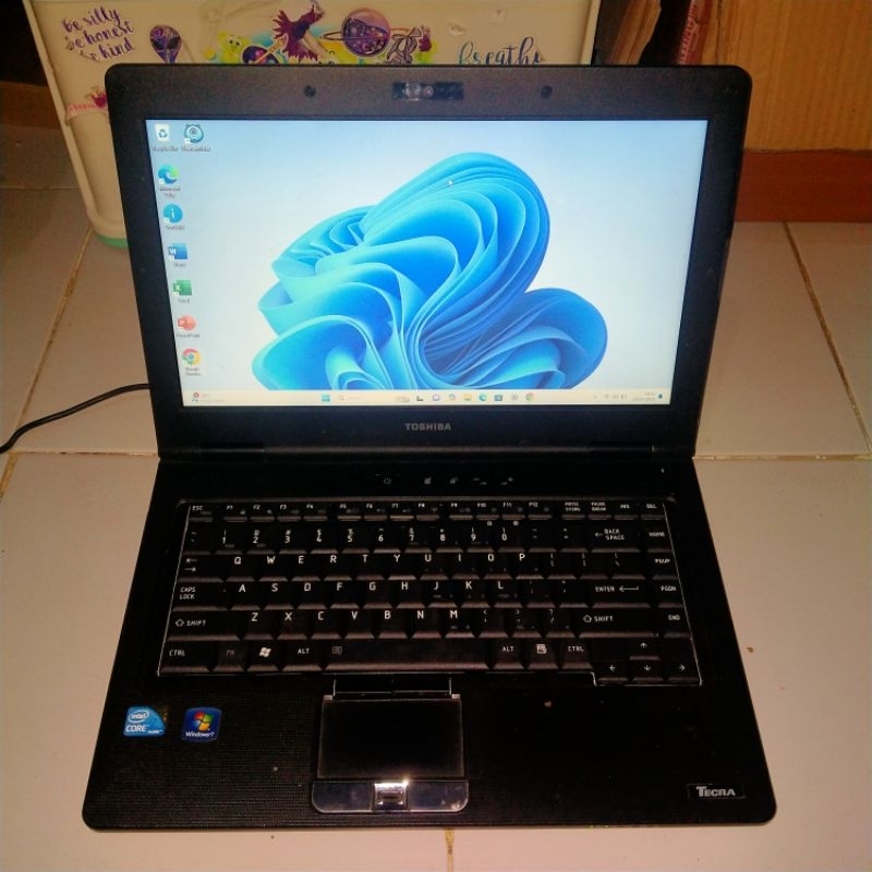 Laptop mulus Toshiba Tecra M11 Intel Core i7 Ram 4 SSD 128 GB Win 11 Pro