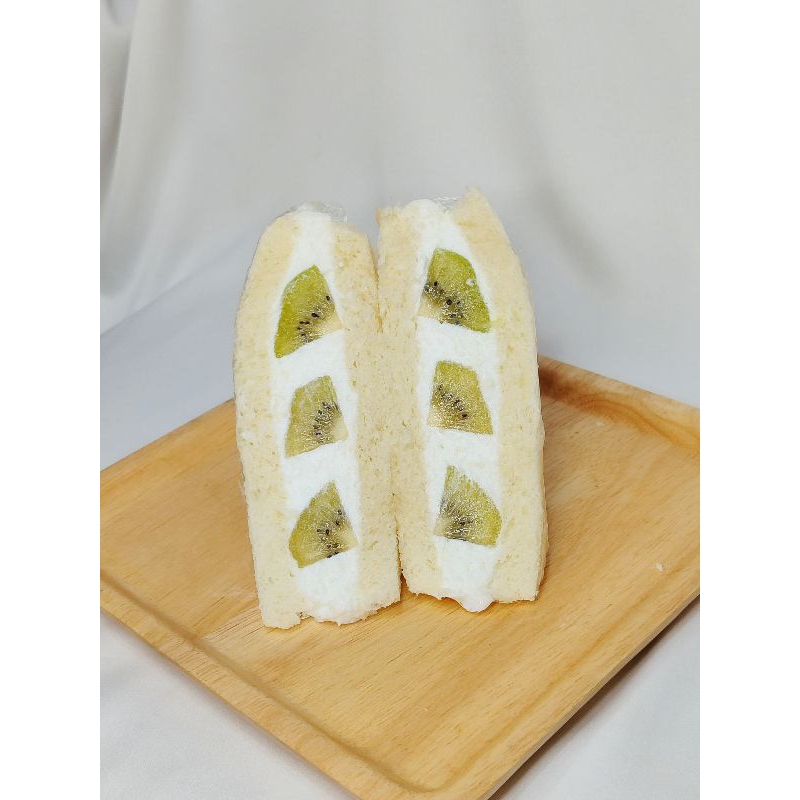 

Sandwich Buah Kiwi (2 potong)